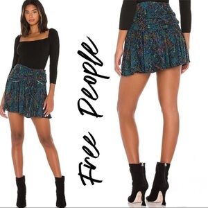 Free People Saturday Sun Mini Skirt Who is She
Combo 10